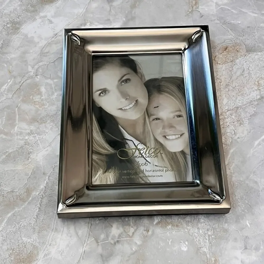 Fetco Shiny Ashby Pewter Picture Frame 4x6 in Silver Free Standing Home Decor